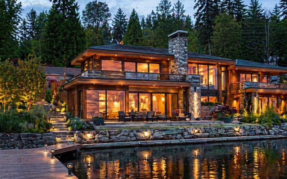 Pacific Northwest lakeside home at dusk on a King County lake